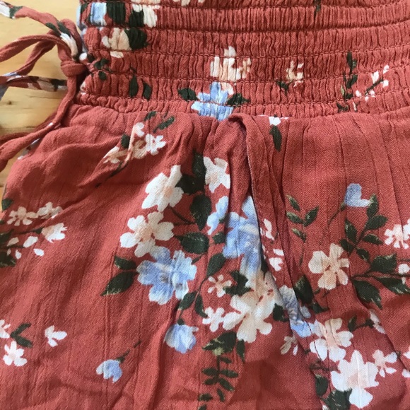 American Eagle Floral Shorts - Picture 3 of 5